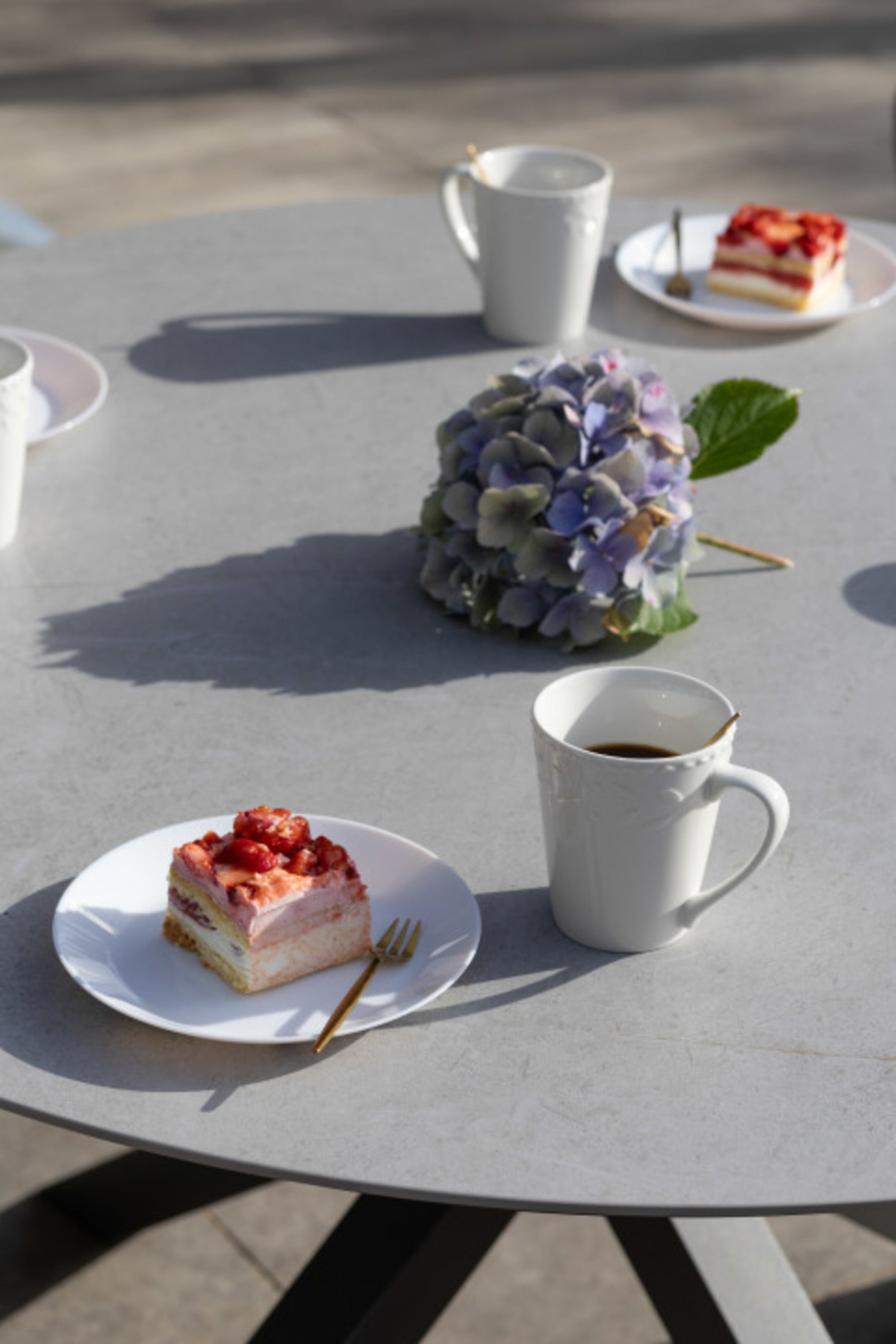 Livingston Tisch rund 120 cm light grey